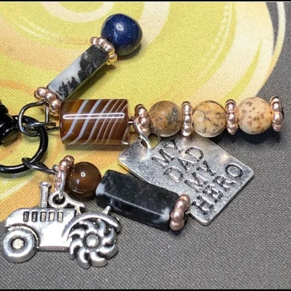 🦸♂️🚜My dad keychain -for him-for valentines? - Picture 5 of 9